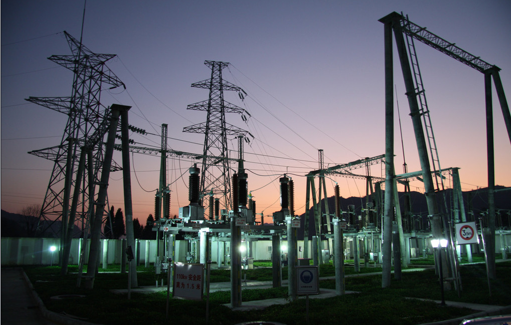保定伊諾爾電氣出口印尼發電機中性點電阻柜順利發貨，將于13日抵達上海港進倉裝船